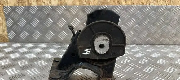 Toyota RAV 4 (XA40) Gearbox mount