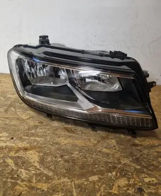 Volkswagen Tiguan Headlight/headlamp