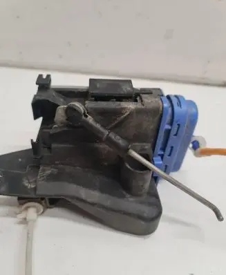 Audi A4 S4 B5 8D Rear door lock 8D0839016A