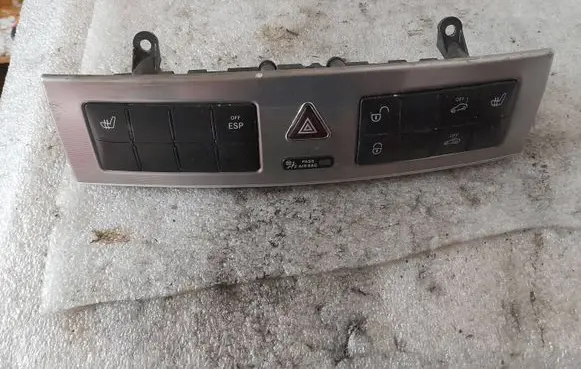 Mercedes-Benz C W203 Hazard light switch a2038703510 2038703510