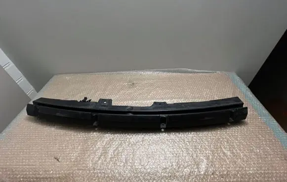 Front bumper mounting bracket