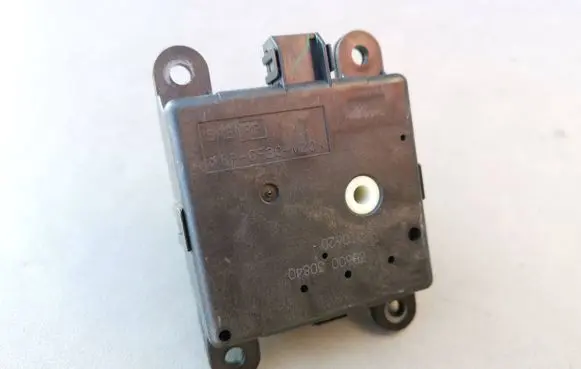 Subaru Impreza II Air flap motor/actuator 3B60030840 07W106308 010620