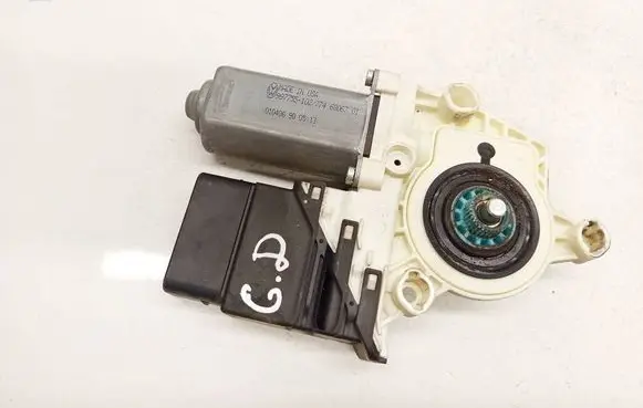 Volkswagen Jetta V Rear door window regulator motor 1K5839402B