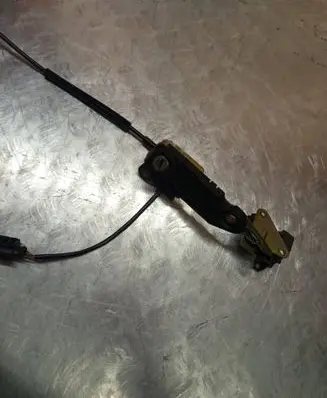 Volkswagen PASSAT B5.5 Tailgate exterior lock 3B9827297A