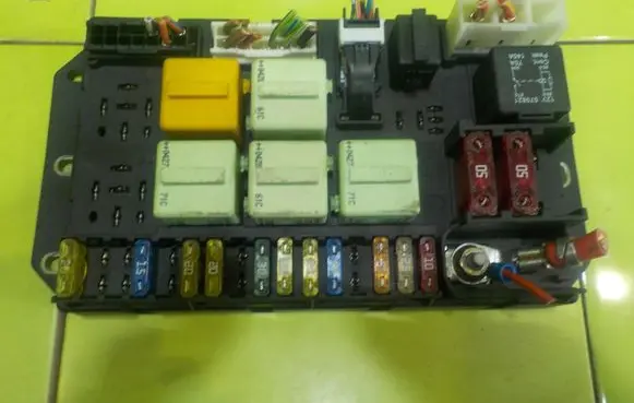 Land Rover Range Rover L322 Fuse box set YQE000351 BEZPIECZNIKOW