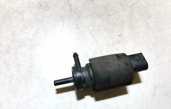 BMW 3 E46 Windscreen/windshield washer pump 8362154