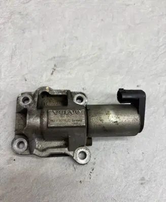 Volvo V70 Camshaft vanos timing valve 8670421 050127 F34711502