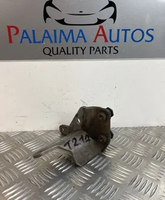 Volkswagen Sharan Muffler mount bracket/holder 04L131561J