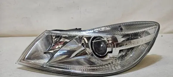 Skoda Octavia Mk2 (1Z) Headlight/headlamp 1Z1941015G 1ZL24705205 24705205000368