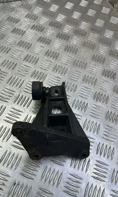 Suzuki Grand Vitara II Engine mounting bracket