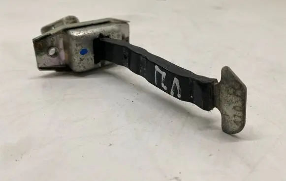 Toyota RAV 4 (XA40) Front door check strap stopper