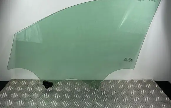 KIA Sorento Front door window glass four-door