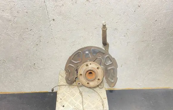 Mercedes-Benz Vito Viano W447 Front wheel hub A4473320501