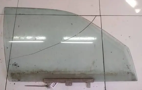 Volkswagen PASSAT B3 Front door window glass four-door AS2