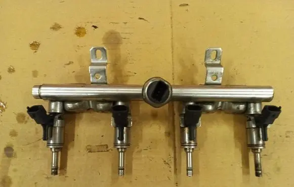 Peugeot 5008 Fuel injectors set V7598785 V7568051
