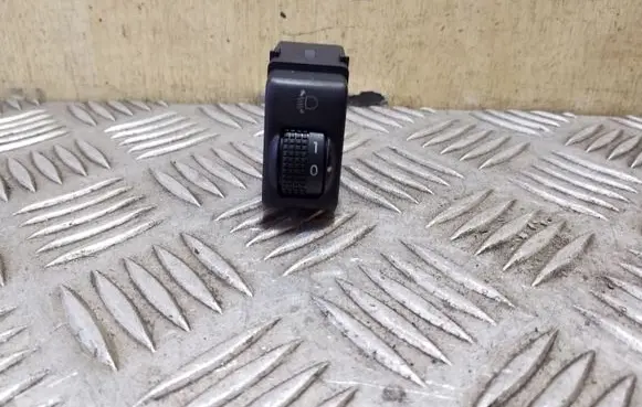 Nissan Qashqai Headlight level height control switch 25190JD00A