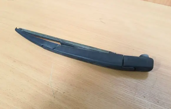 Renault Captur Rear wiper blade arm