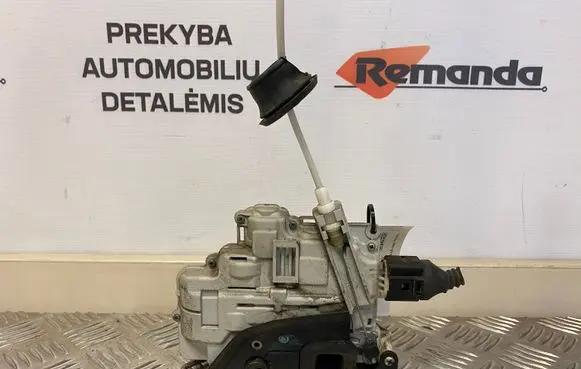 Audi A4 S4 B7 8E 8H Rear door lock 8E0839015