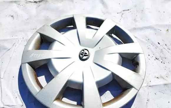 Toyota Avensis T270 R16 wheel hub/cap/trim 4260205140