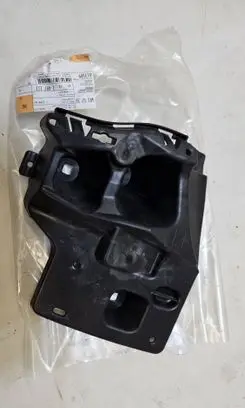 BMW 4 G22 G23 G24 G26 Rear bumper mounting bracket 7497111