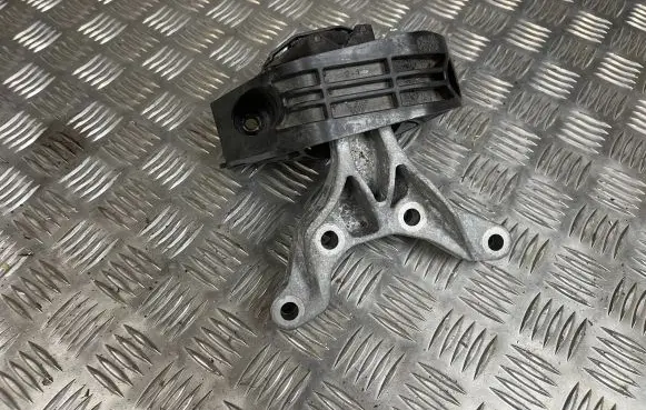 Peugeot 2008 II Engine mount bracket 243248