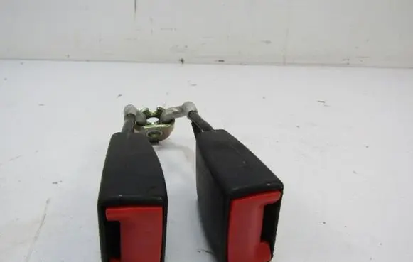 Skoda Fabia Mk1 (6Y) Rear seatbelt buckle 