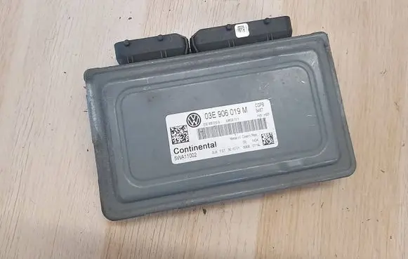 Volkswagen Polo V 6R Engine control unit/module 03E906019M