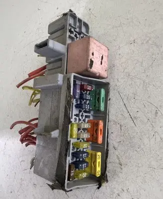 Renault Megane II Fuse module 13251 01582