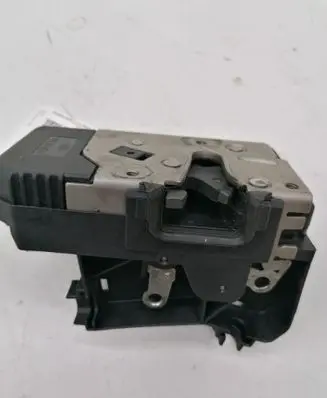 Opel Vivaro Front door lock 8200008261 91166229