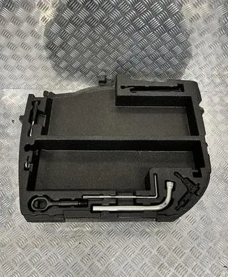 Audi TT TTS RS Mk3 8S Spare wheel section trim VW15921