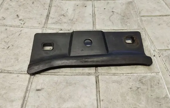 Audi A2 Fender mounting bracket 8Z0821236