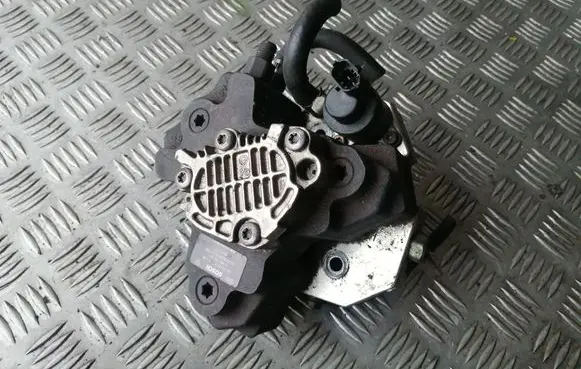 Volvo XC90 Fuel injection high pressure pump 8642777 0445010043