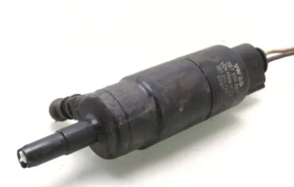 Volkswagen PASSAT B6 Headlight washer pump 3B7955681
