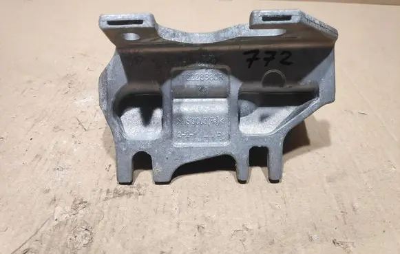 Renault Clio IV Gearbox mounting bracket 112228880R