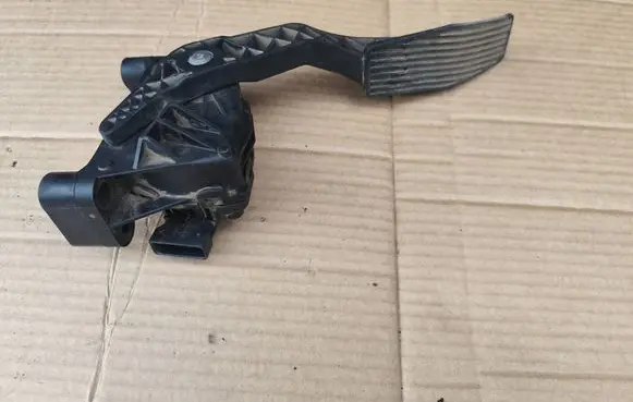Opel Astra G Accelerator throttle pedal 9157998 6PV00811200