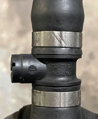 BMW X3 E83 Engine coolant pipe/hose 738001121