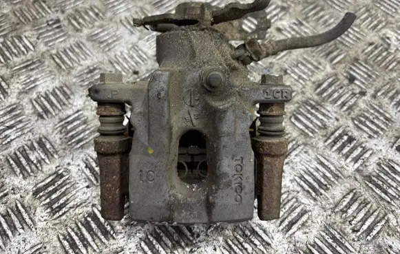 Toyota Prius (XW50) Rear brake caliper