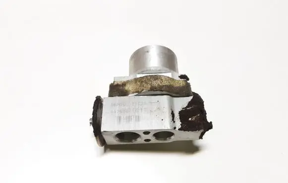 Lexus RX 300 Air conditioning (A/C) expansion valve 4475001610