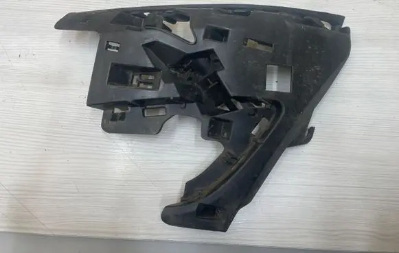 Volvo S60 Front bumper mounting bracket 31323425