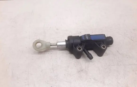 BMW X3 E83 Clutch master cylinder 69058989 014120444