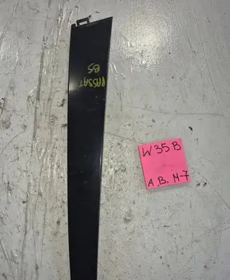 Volkswagen PASSAT B5 Front door glass trim molding 3B0837901