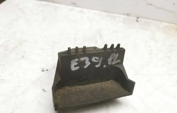 Radiator mount bracket
