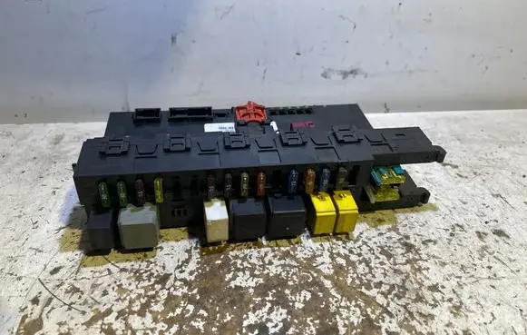 Mercedes-Benz C W203 Fuse module 2035453301 5DK00848645
