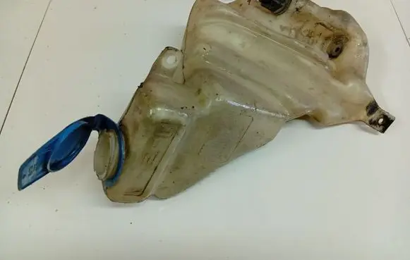 Volkswagen PASSAT B5 Windshield washer fluid reservoir/tank 3B0955453N