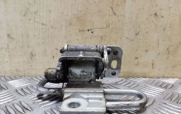 Volkswagen Touran I Front door lower hinge 1T0831412C