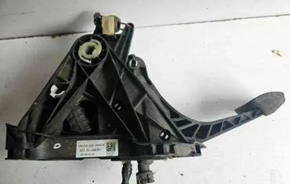 Volkswagen Golf VII Clutch pedal 5Q0721796 5Q1721059BF 033001302