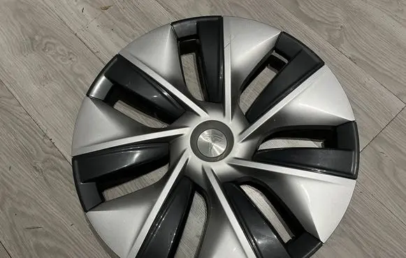 Tesla Model Y R20 wheel hub/cap/trim 104423500b