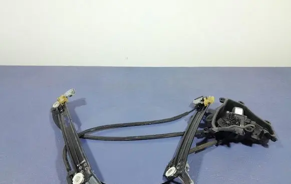 Seat Ibiza IV (6J,6P) Front door window regulator with motor 6J3837401