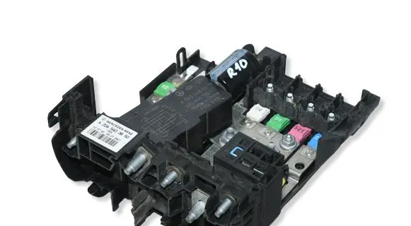 Mercedes-Benz C W204 Battery relay fuse A2045403850