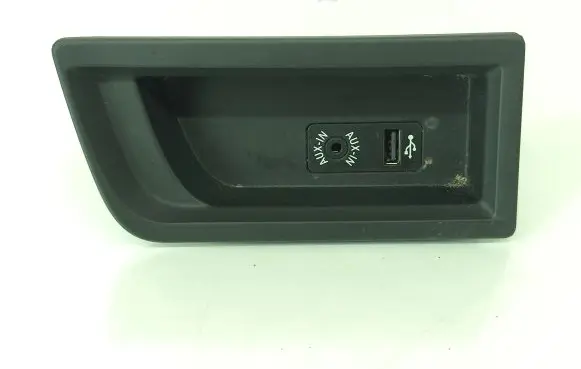 BMW 4 F32 F33 AUX in-socket connector 9207357